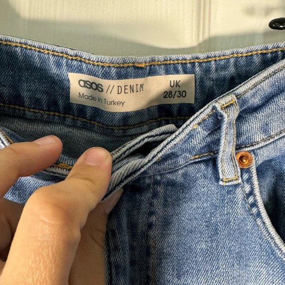 ASOS High Waisted Medium Wash Cropped Mom Jeans Size 28 / 6 - Picture 5 of 8
